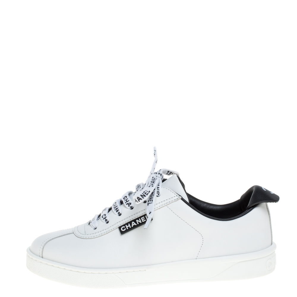 

Chanel White Leather Logo Lace Up CC Low Top Sneakers Size