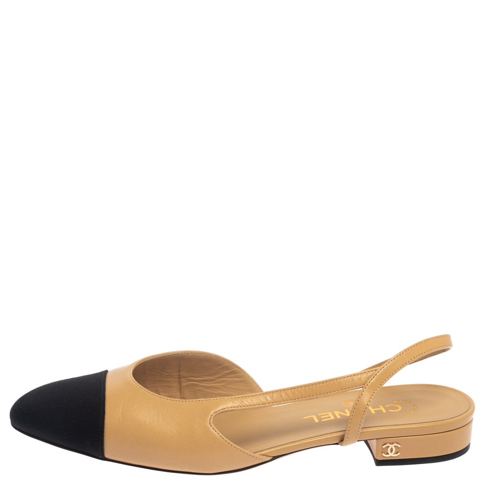 

Chanel Beige/Black Leather and Canvas Cap Toe Slingback Sandals Size