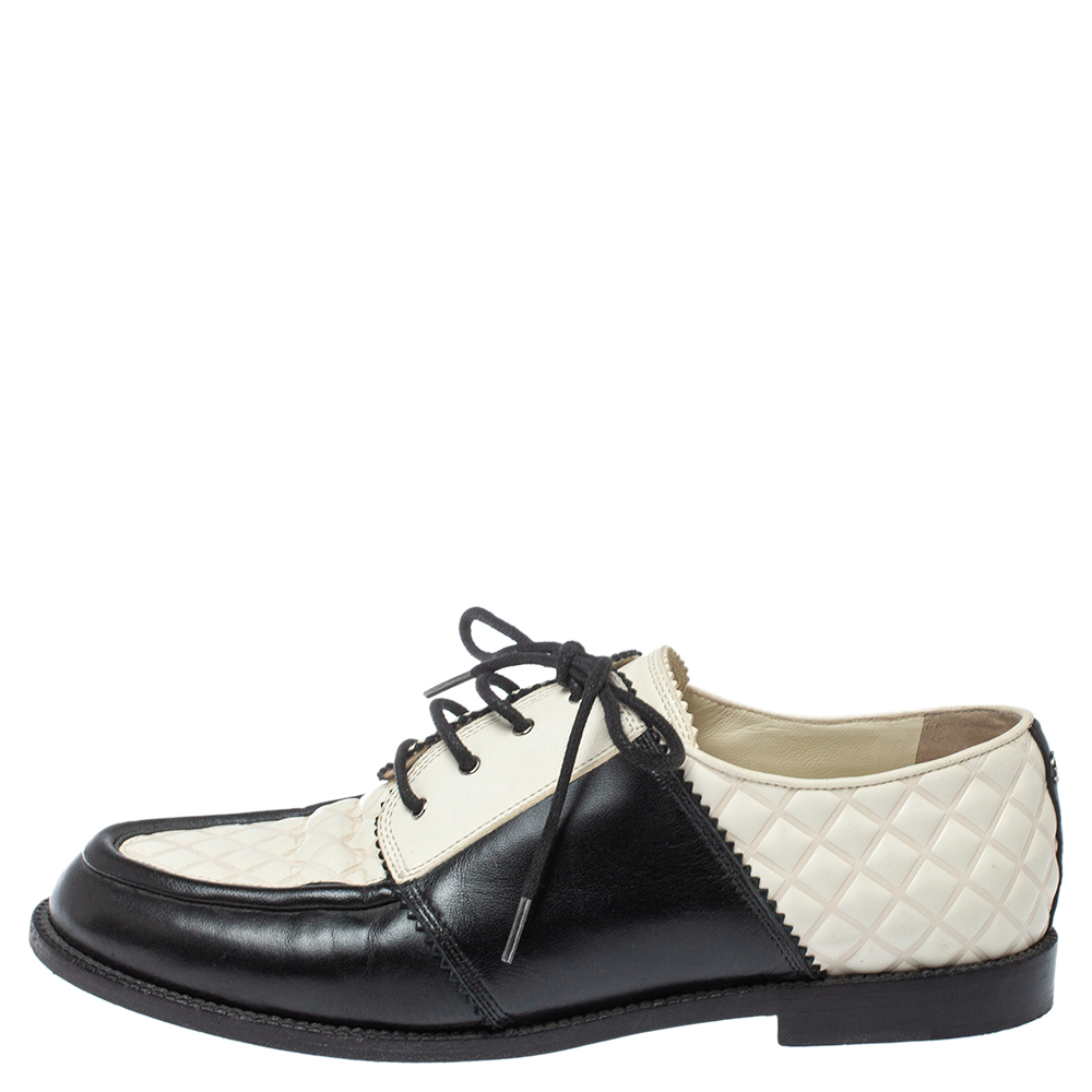 

Chanel White/Black Quilted Leather Lace Up Sneakers Size