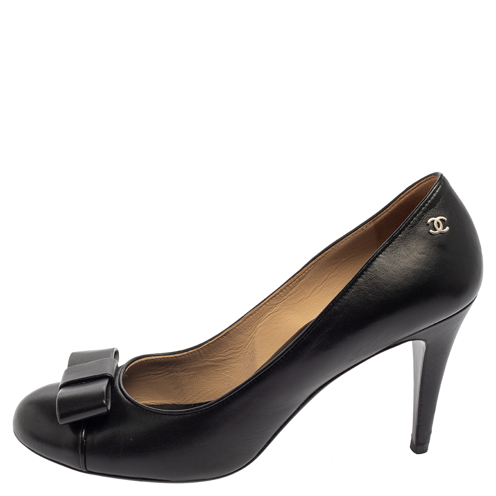 

Chanel Black Leather CC Bow Pumps Size