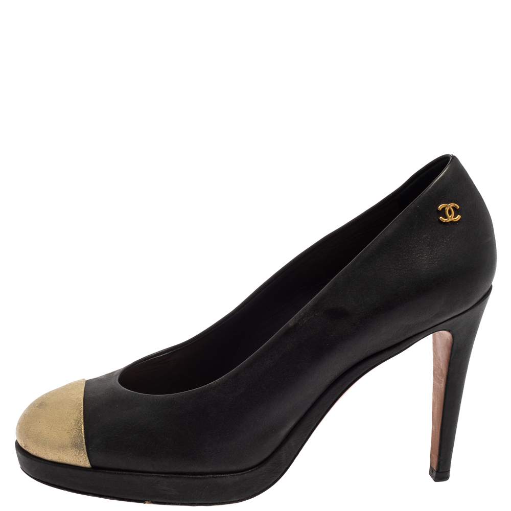 

Chanel Black/Gold Leather CC Round Pumps Size