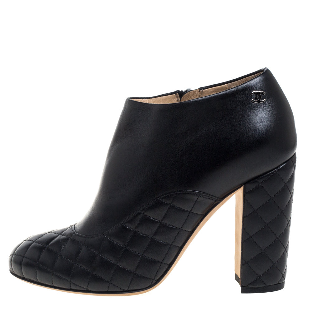 

Chanel Black Leather quilted Zip Booties Size