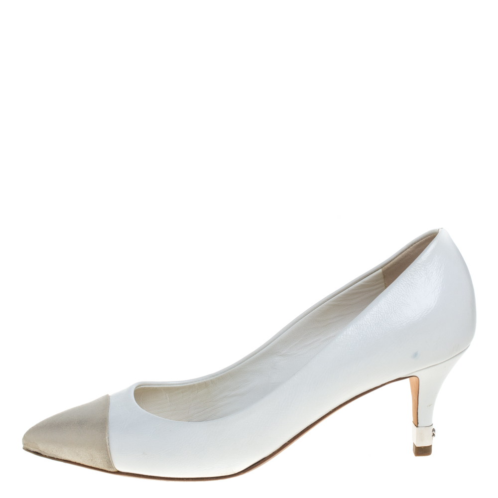 

Chanel Beige/White Leather Cap Toe CC Heel Pumps Size