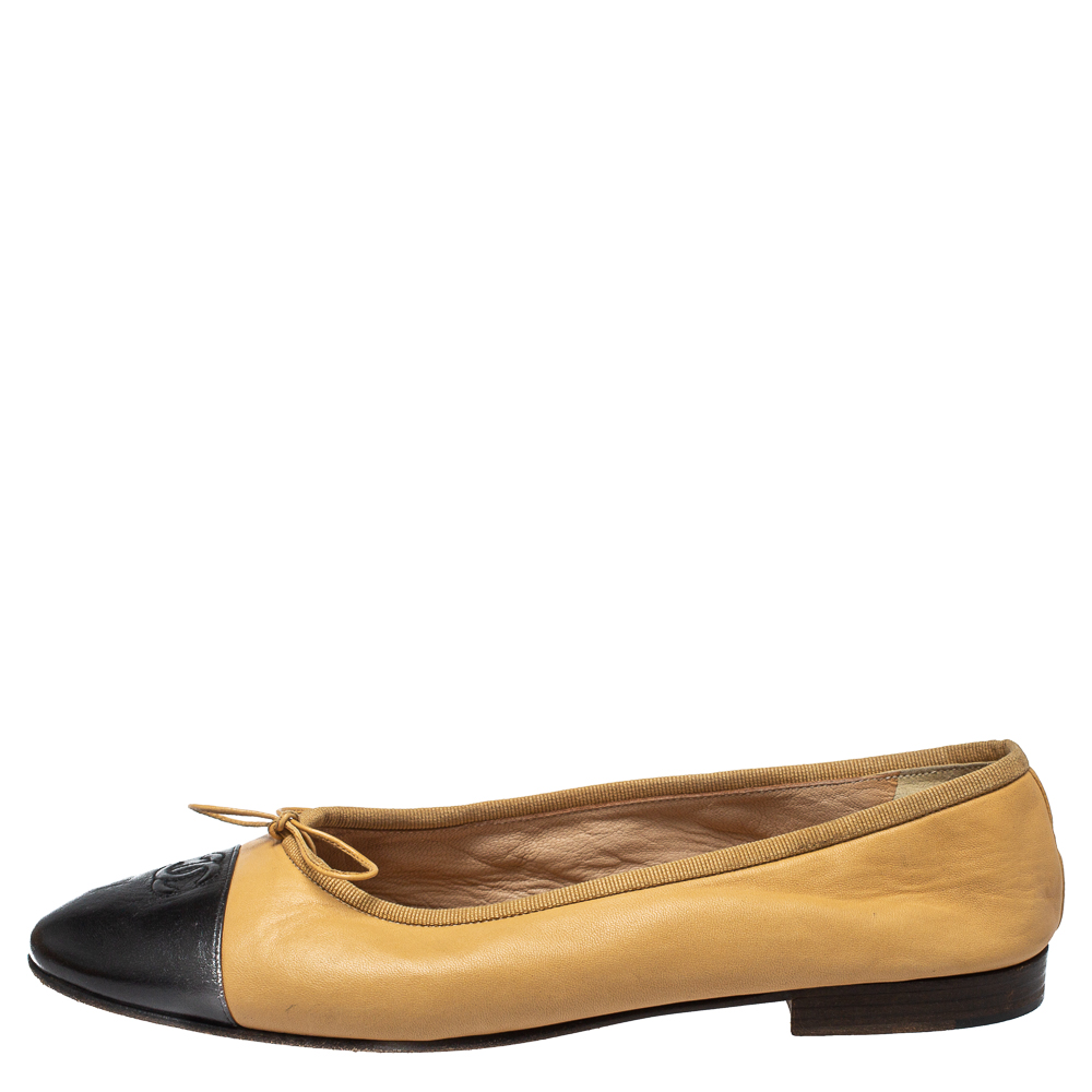 

Chanel Beige/Black Leather Bow CC Cap Toe Ballet Flats Size