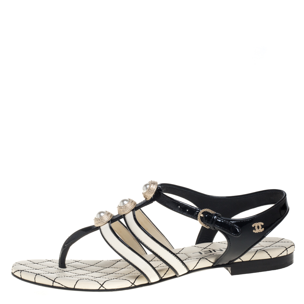 

Chanel Black/White Patent Leather And Leather CC Embellished Thong Flat Sandals Size