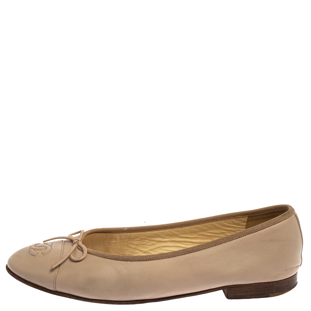 

Chanel Beige Leather CC Bow Ballet Flats Size