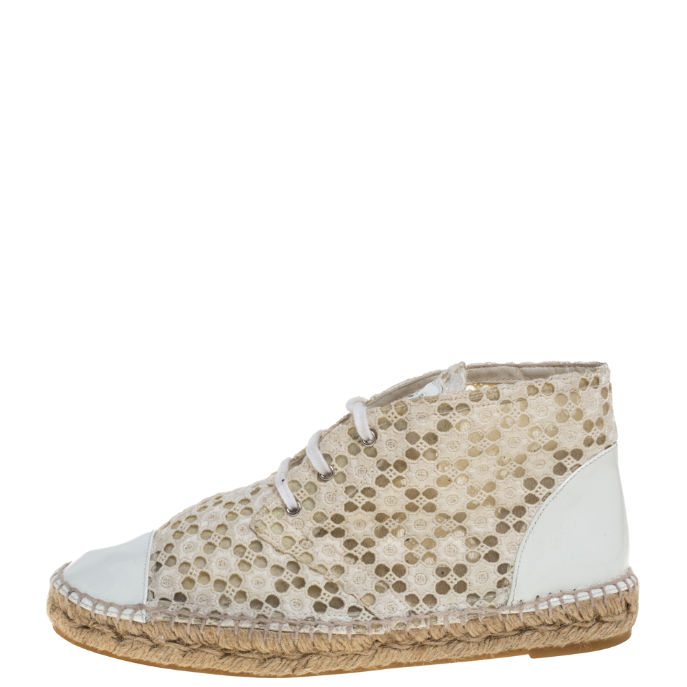 

Chanel White/Cream Eyelet Lace And Patent Leather Espadrilles Size