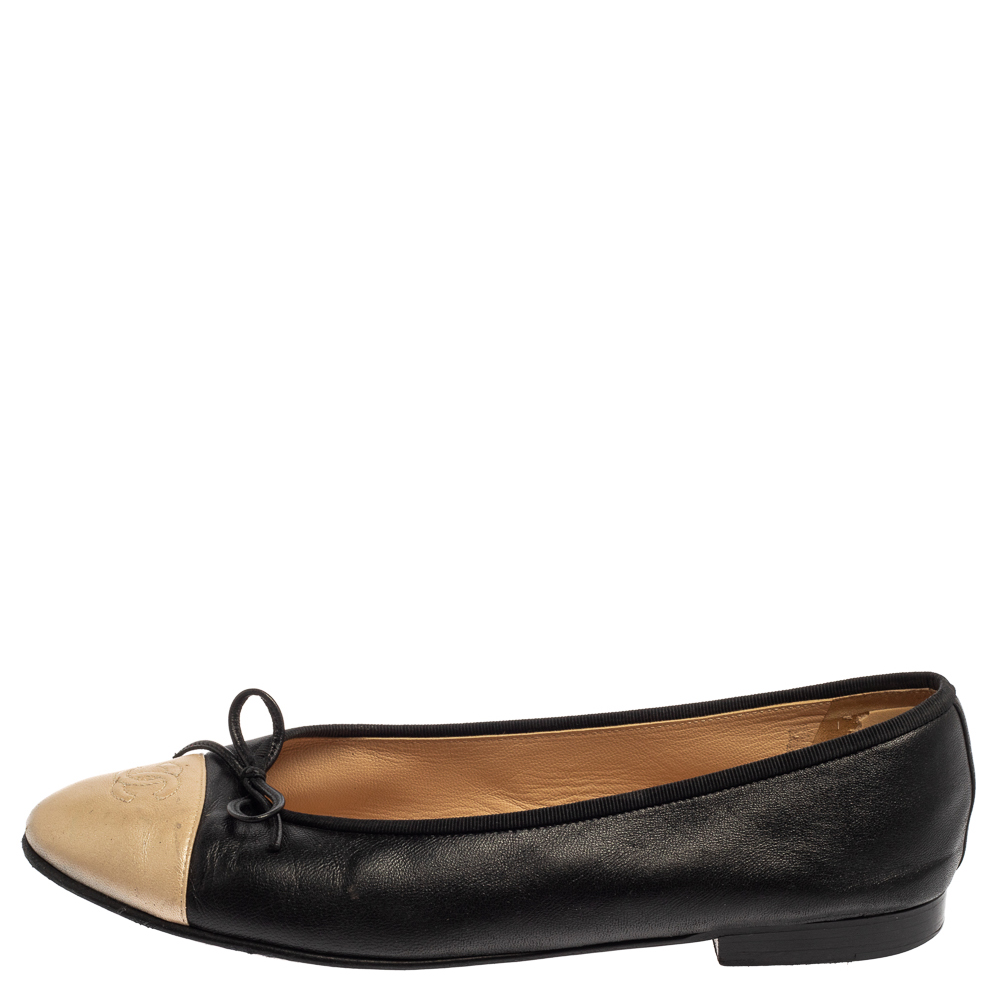 

Chanel Black/Gold Leather Bow CC Cap Toe Flats Size