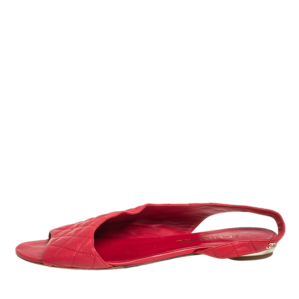 

Chanel Red Quilted Leather Flat Sandals Size