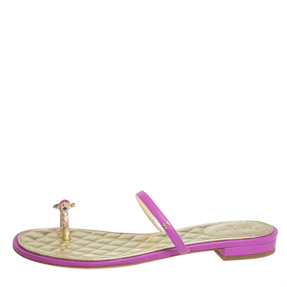 

Chanel Pink/Gold Leather Embellished Toe Ring Flat Sandals Size