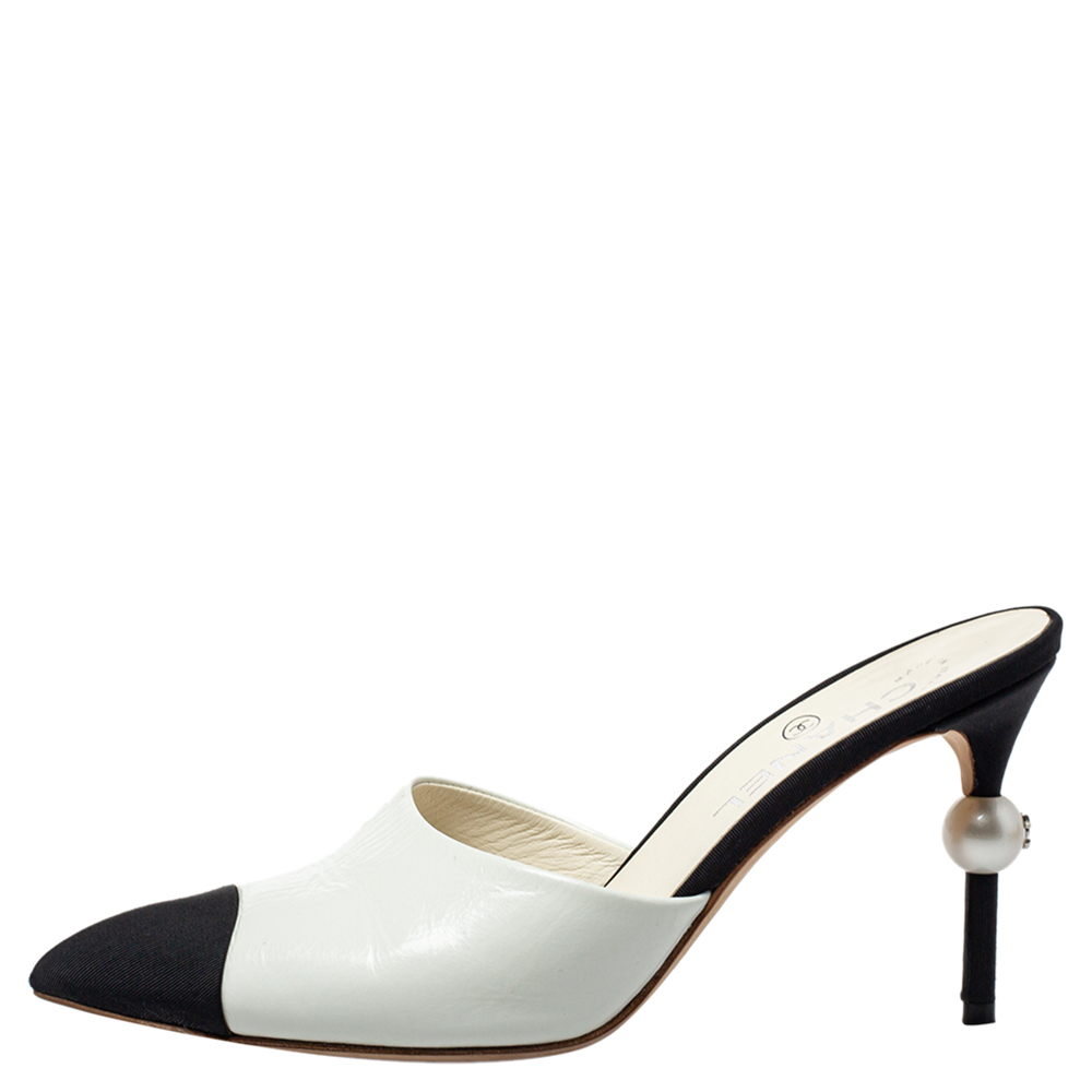 

Chanel White/Black Canvas And Leather CC Pearl Heel Pointed Toe Mules Sandals Size