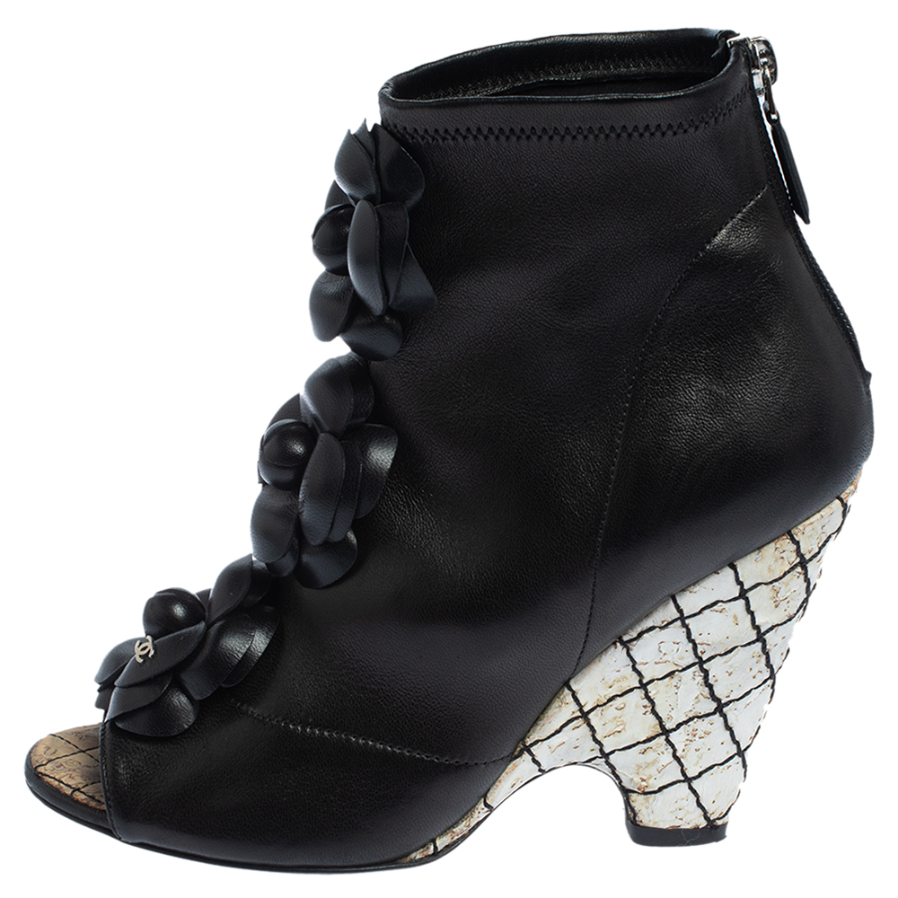 

Chanel Black Leather Zipper Ankle Boots Size