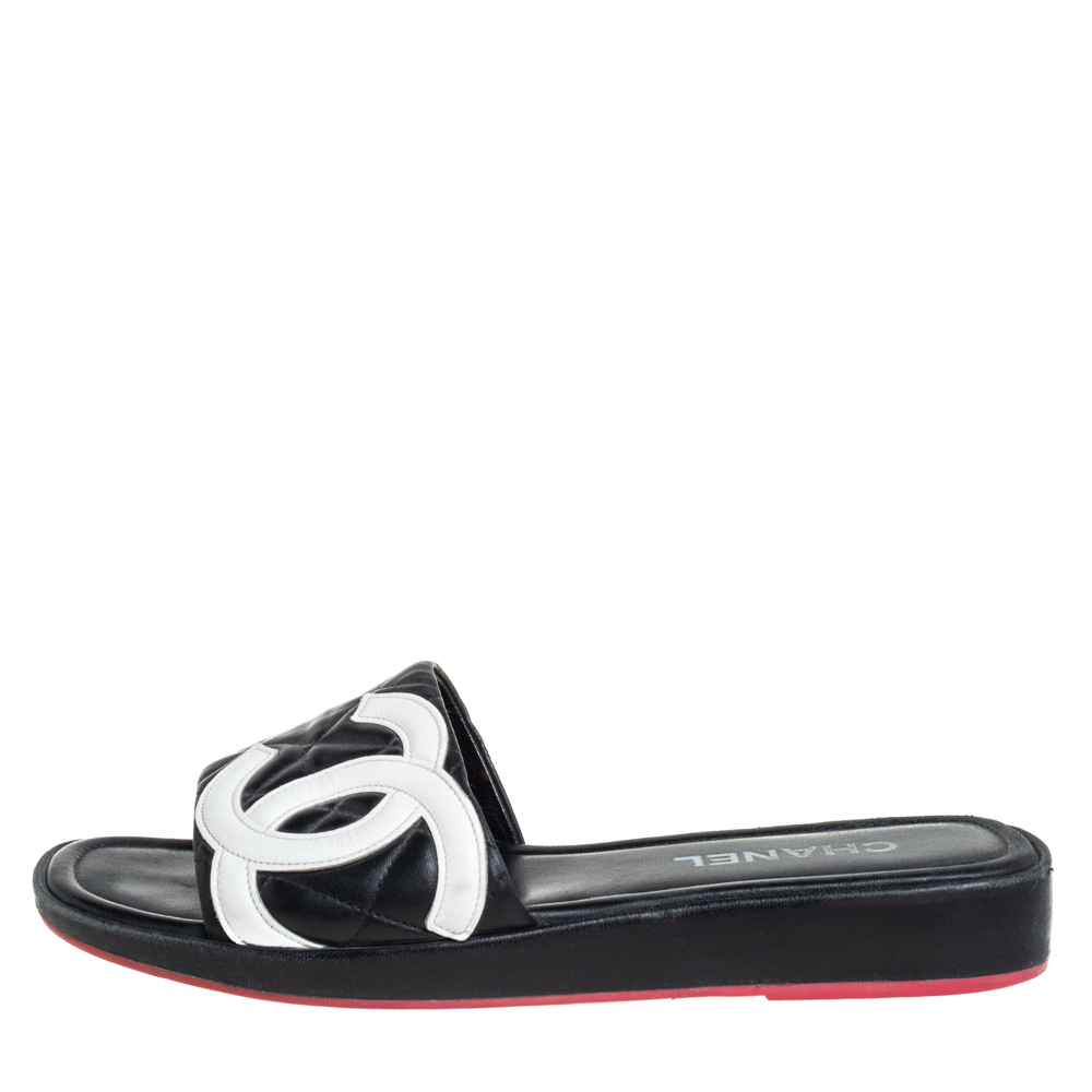 

Chanel Black/White Leather CC Cambon Flat Slides Size