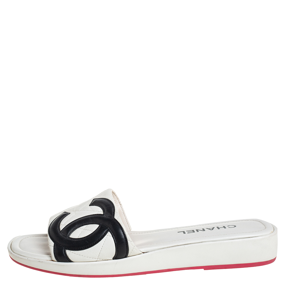 

Chanel White/Black Leather CC Cambon Flat Slides Size