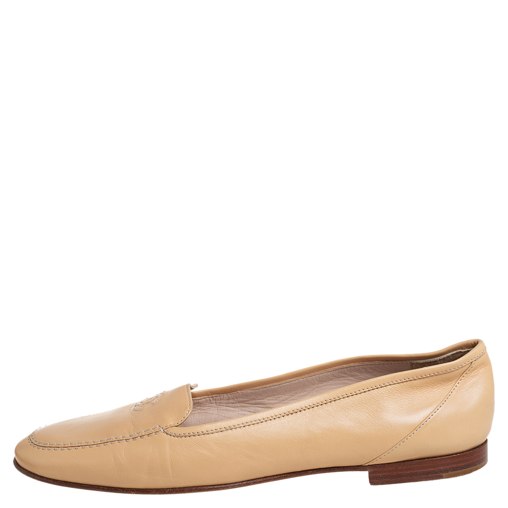 

Chanel Beige Leather CC Slip on Loafers Size