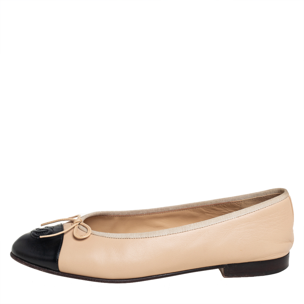 

Chanel Beige/Black Leather CC Cap Toe Ballet Flats Size