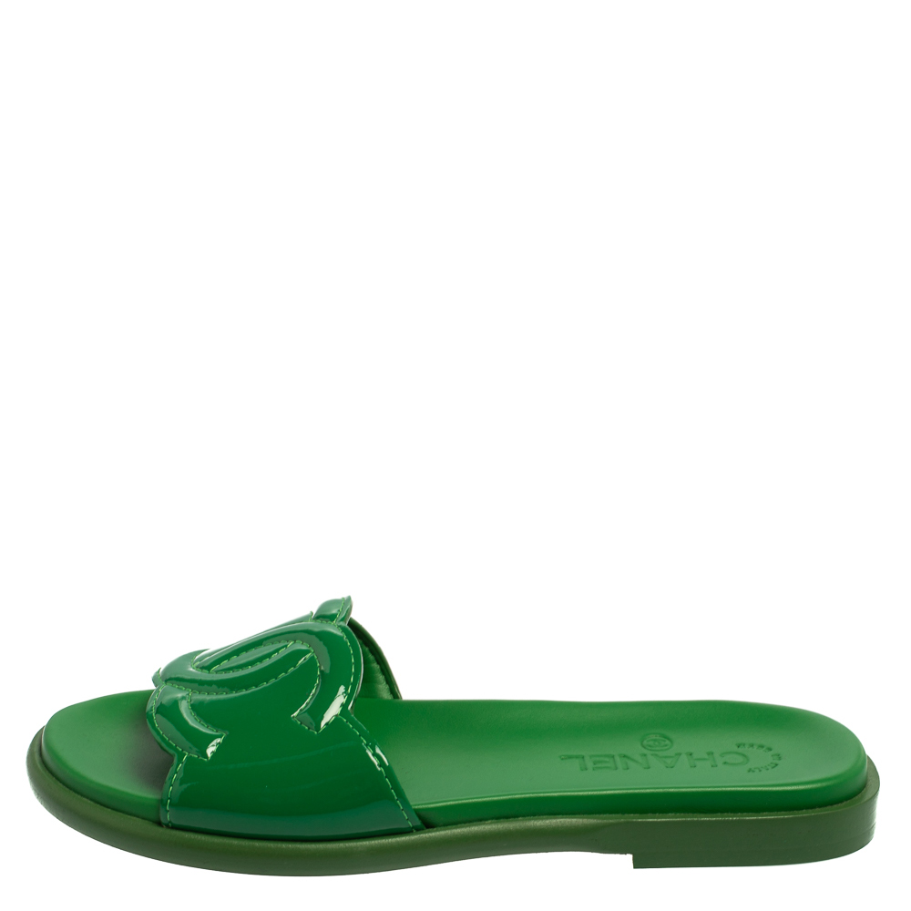 

Chanel Green Patent Leather CC Slide Sandals Size