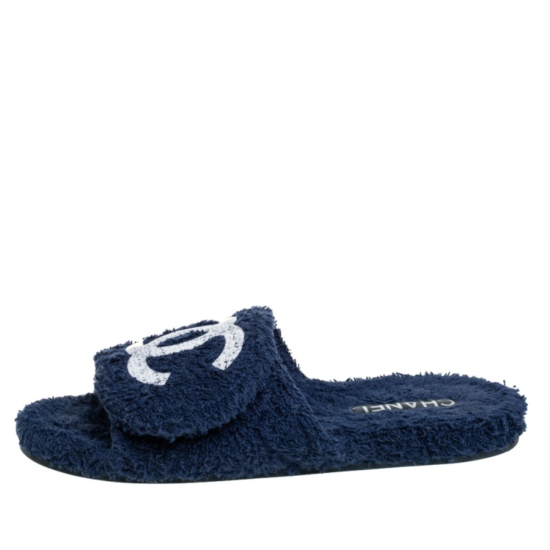 

Chanel Blue Terry Cotton Fabric And Patent Leather CC Slide Sandals Size