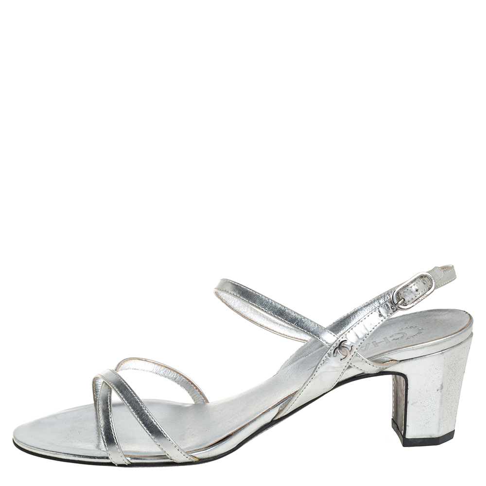 

Chanel Silver Patent Leather CC Strappy Sandals Size