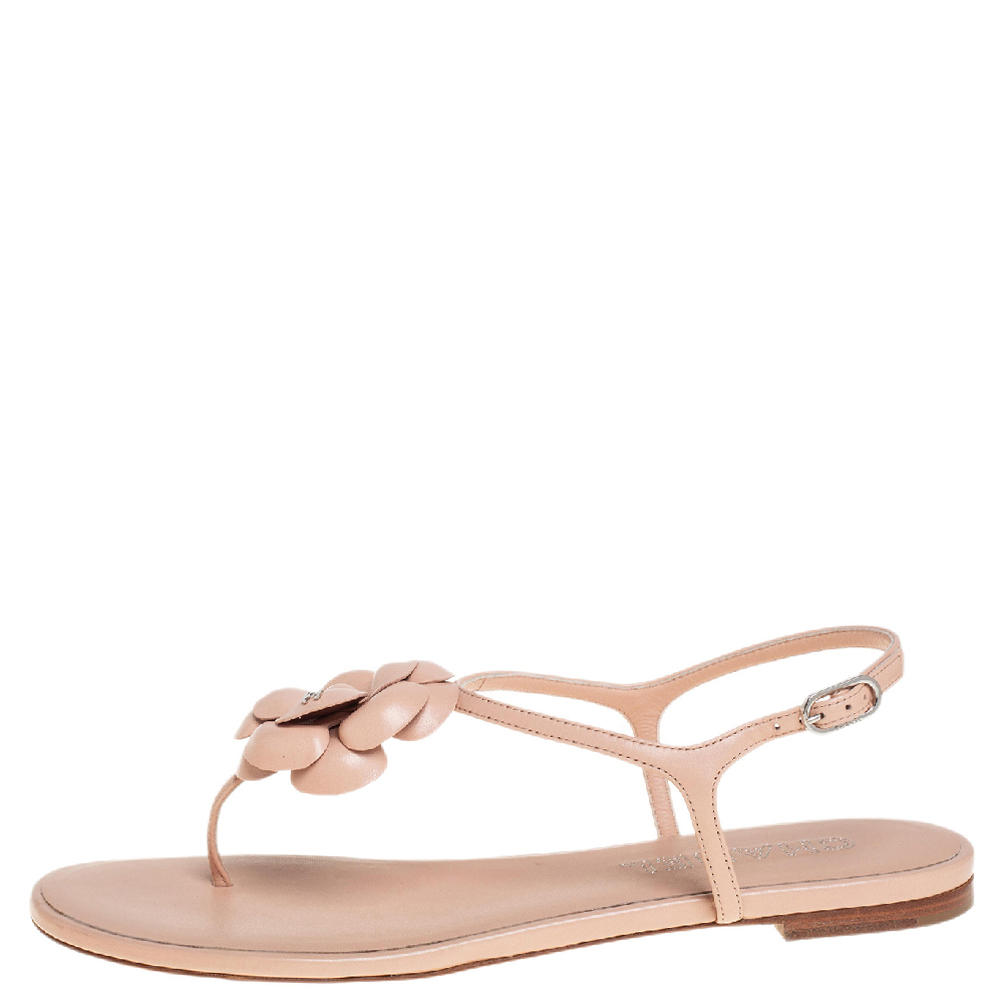 

Chanel Beige Leather Camellia Thong Flat Sandals Size