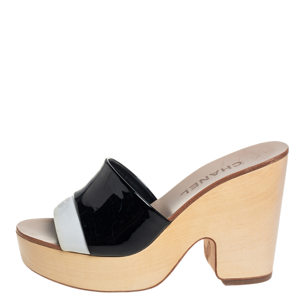 

Chanel Black/White Patent Leather Platform Slide Sandals Size