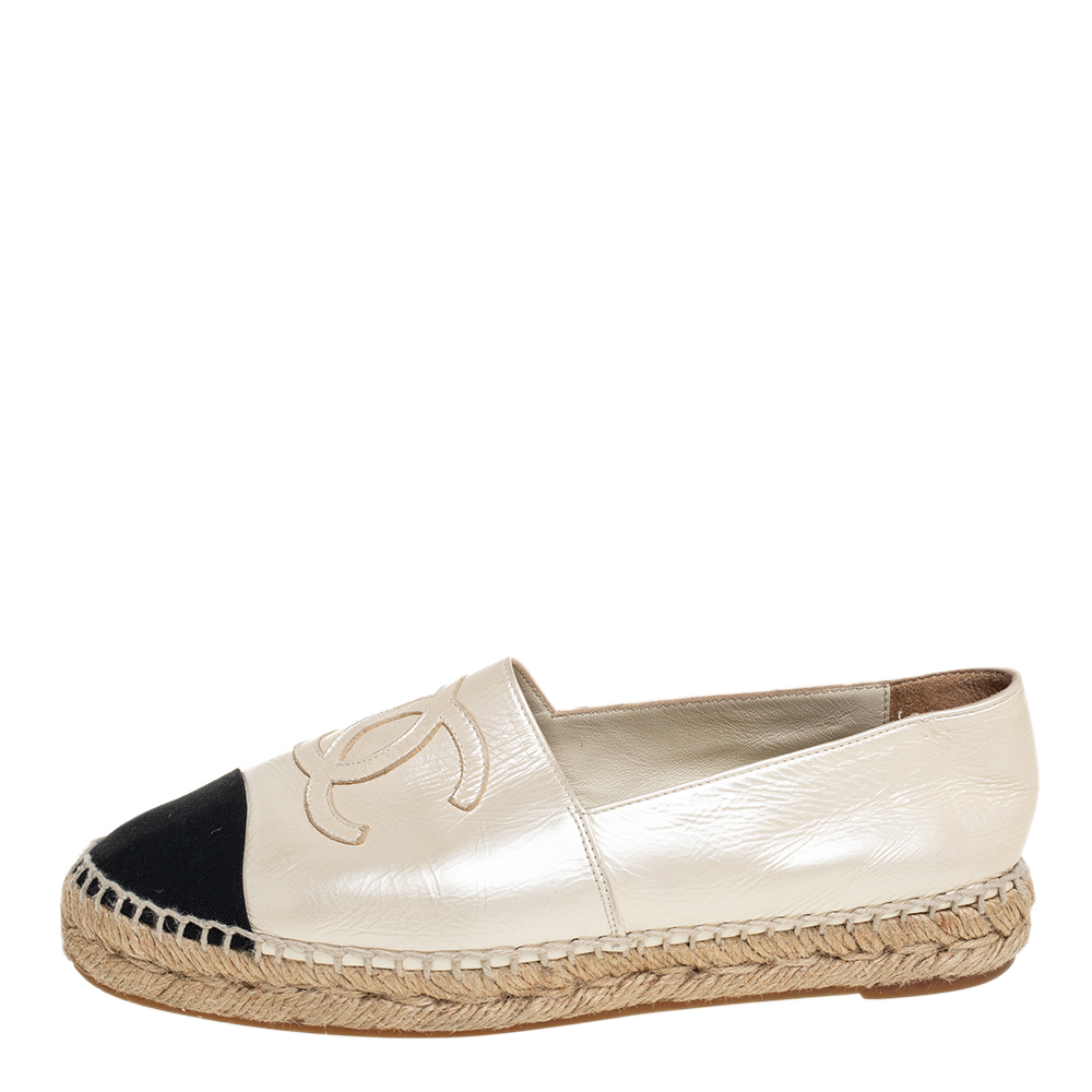 

Chanel Cream/Black Canvas And Leather CC Espadrille Flats Size
