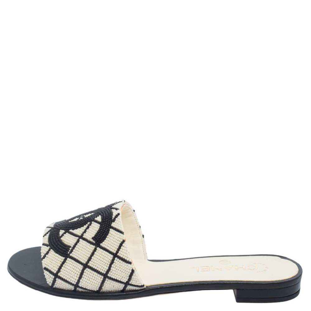 

Chanel White/Black Quilted Pearl Embellished CC Flats Size