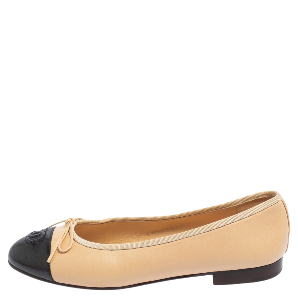 

Chanel Beige/Black Leather CC Cap Toe Ballet Flats Size