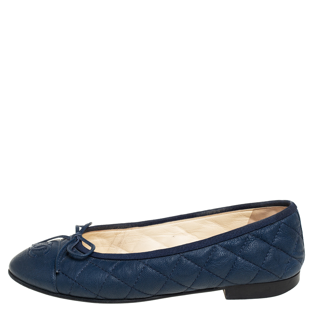 

Chanel Navy Blue Leather Interlocking CC Ballet Flats Size