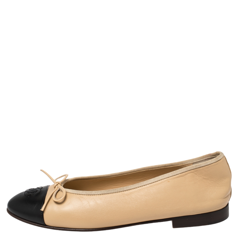 

Chanel Beige/Black Leather CC Cap Toe Bow Ballet Flats Size