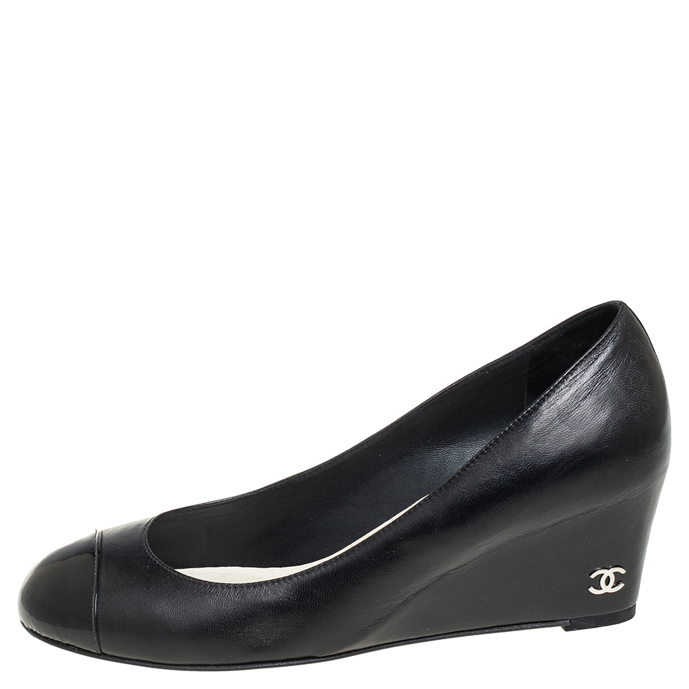 

Chanel Black Leather And Patent Cap Toe Pumps Size
