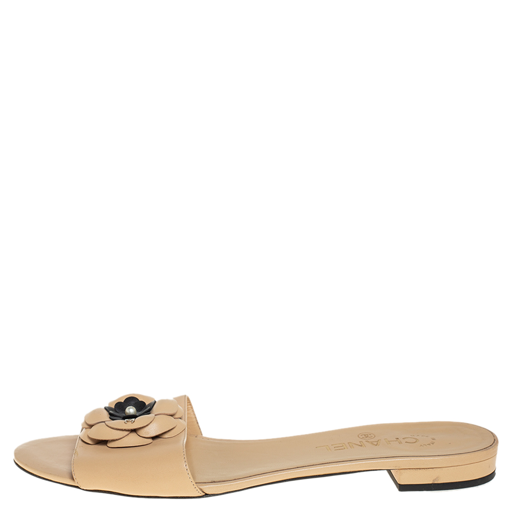 

Chanel Beige Leather Camellia Open Toe Slide Sandals Size