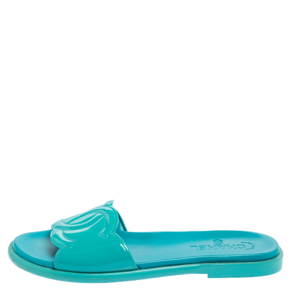 

Chanel Blue Patent Leather CC Flat Slide Sandals Size