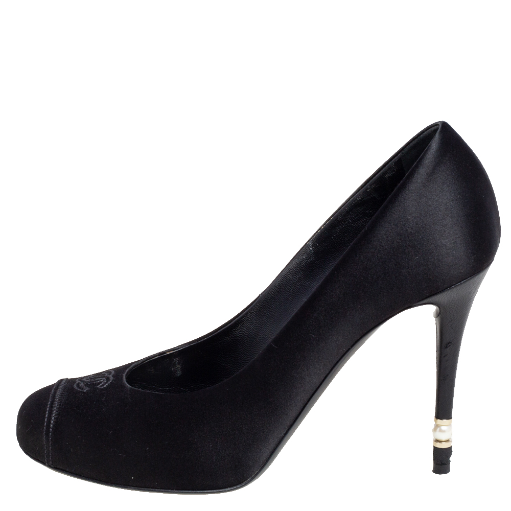

Chanel Black Satin Pearl Embellished Heel Pumps Size