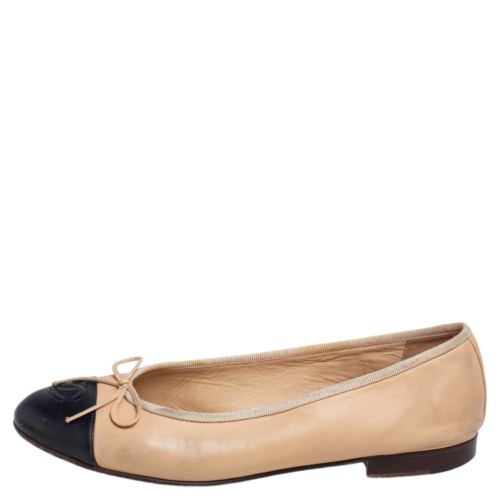 

Chanel Beige Leather CC Cap Toe Ballet Flats Size
