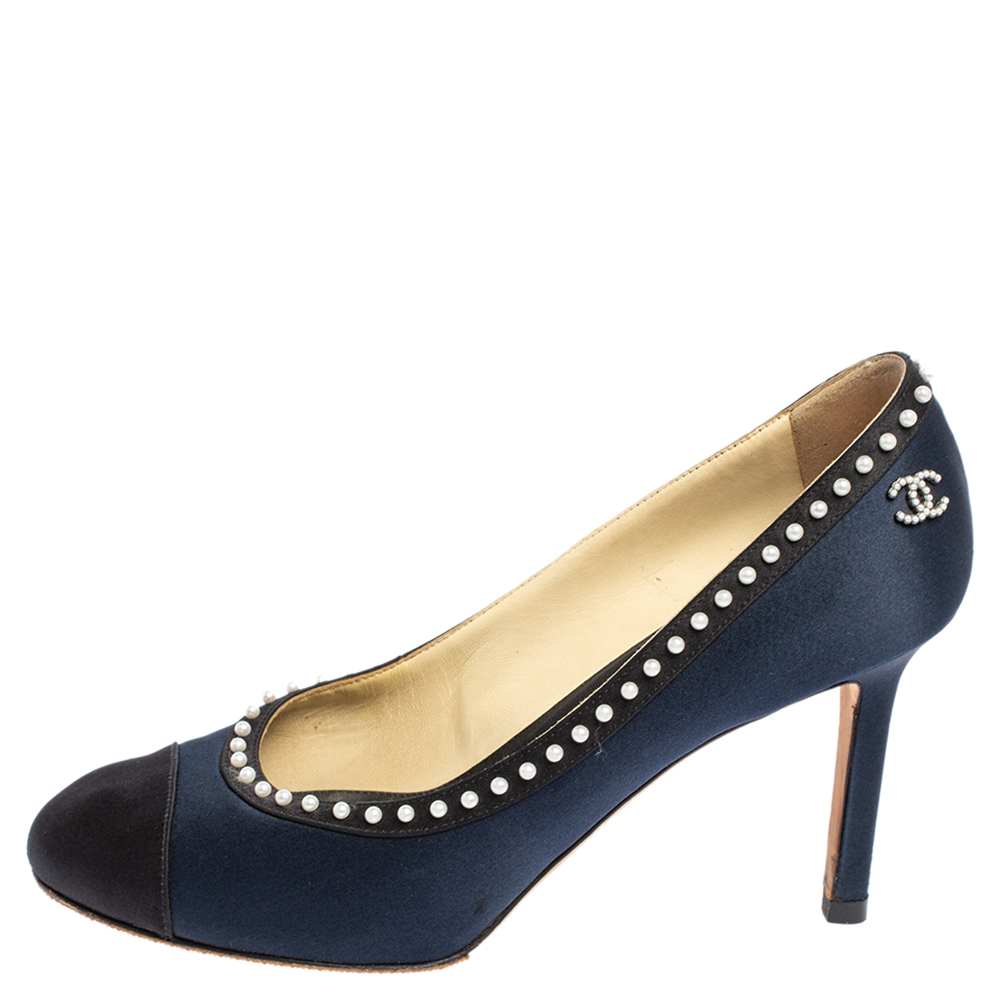 

Chanel Navy Blue/Black Satin CC Pearl Embellished Pumps Size