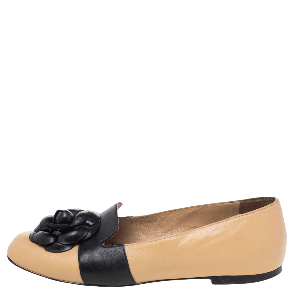 

Chanel Beige/Black Leather Camellia Slip On Flats Size