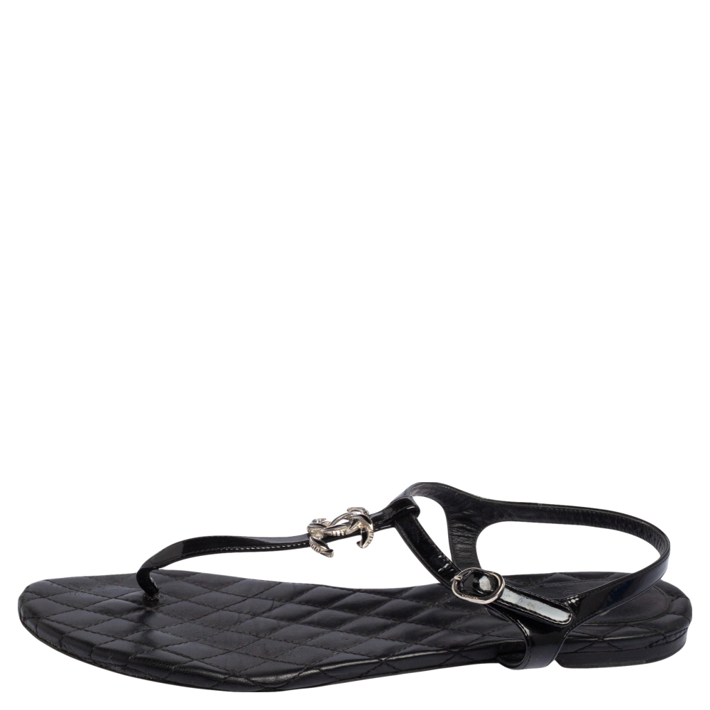 

Chanel Black Patent Leather CC Logo T Strap Thong Flats Size