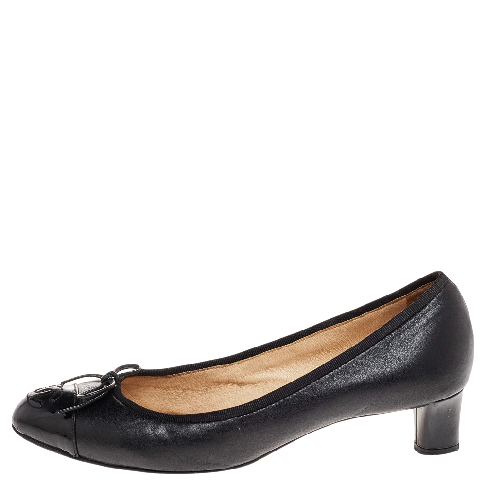 

Chanel Black Leather CC Bow Pumps Size