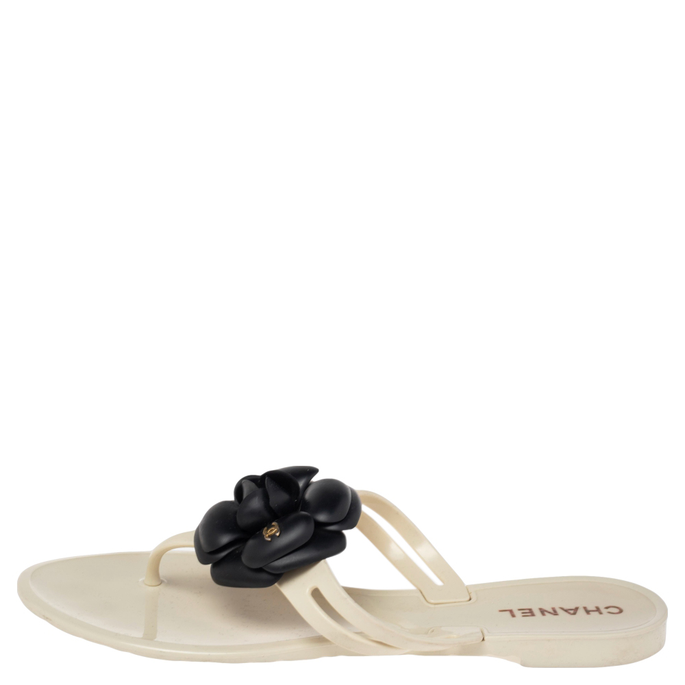 

Chanel White/Black Rubber And Leather CC Camellia Thong Flats Size