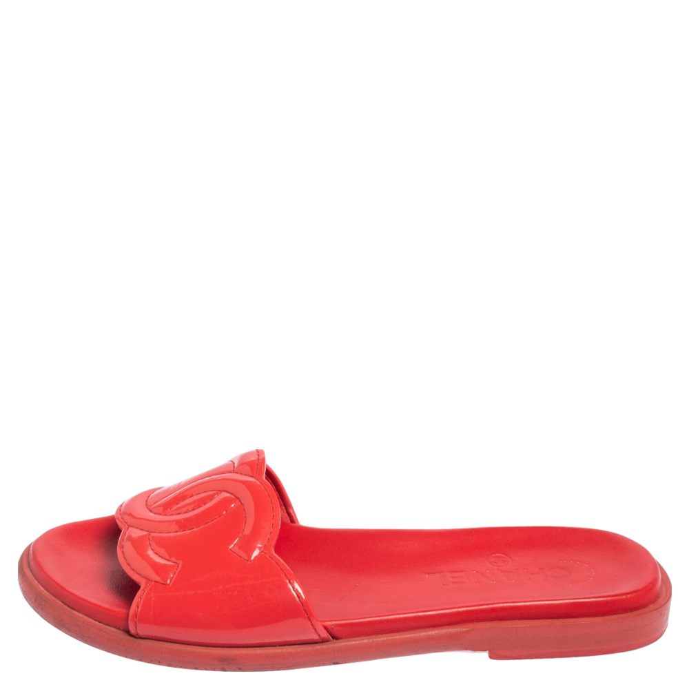 

Chanel Red Patent Leather CC Flat Slides Size 36.5