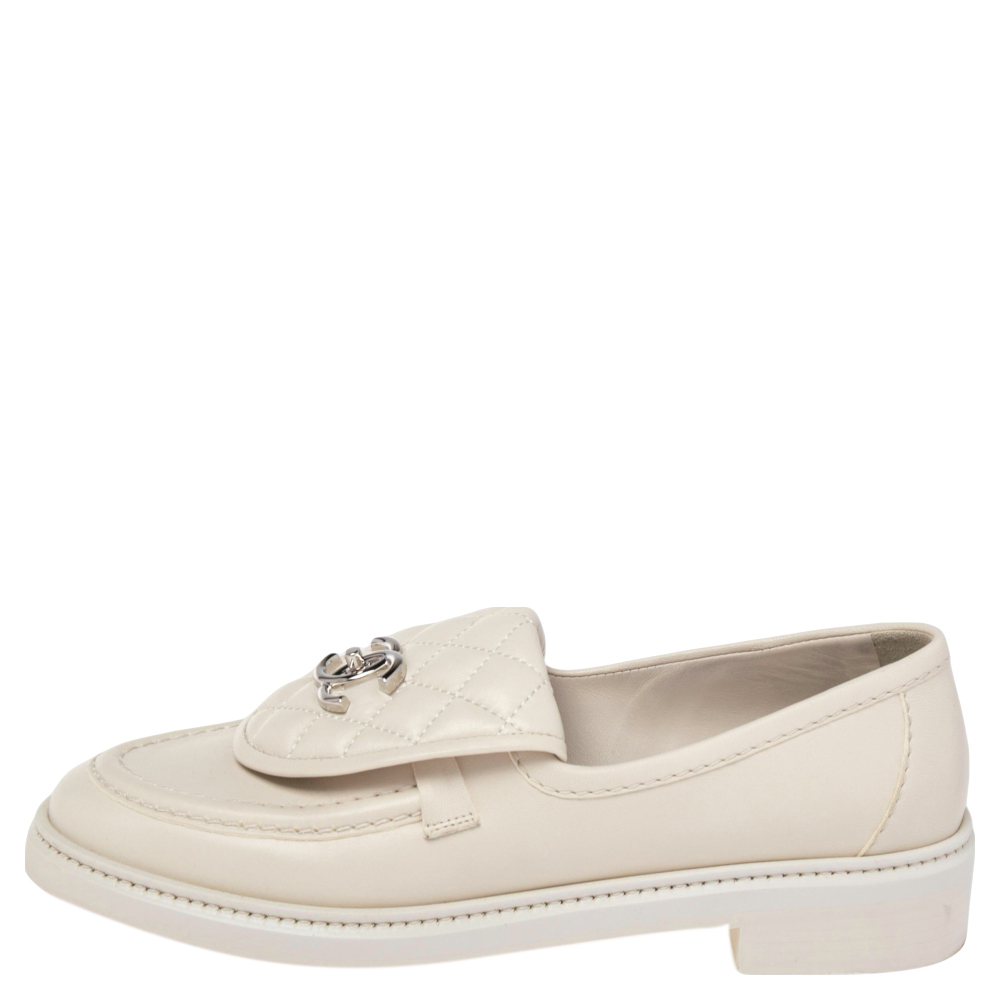 

Chanel Off White Leather CC Logo Loafers Size