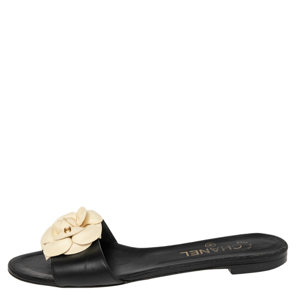 

Chanel Black/Cream Leather Camellia Embellished CC Flat Slides Size