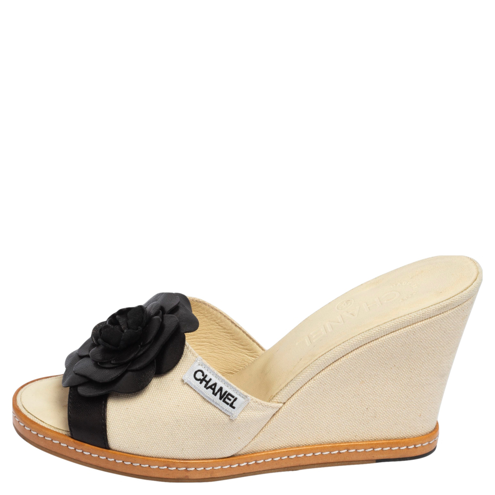 

Chanel White Canvas Camellia Embellished Wedge Slide Sandals Size