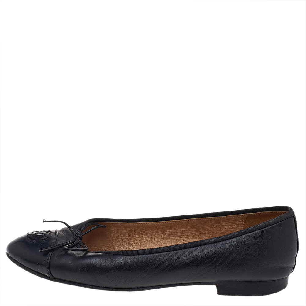 

Chanel Black Leather CC Ballet Flats