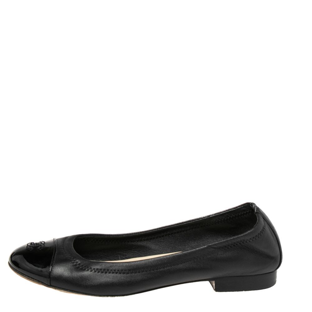 

Chanel Metallic Black Leather And Patent CC Cap Toe Ballet Flats Size