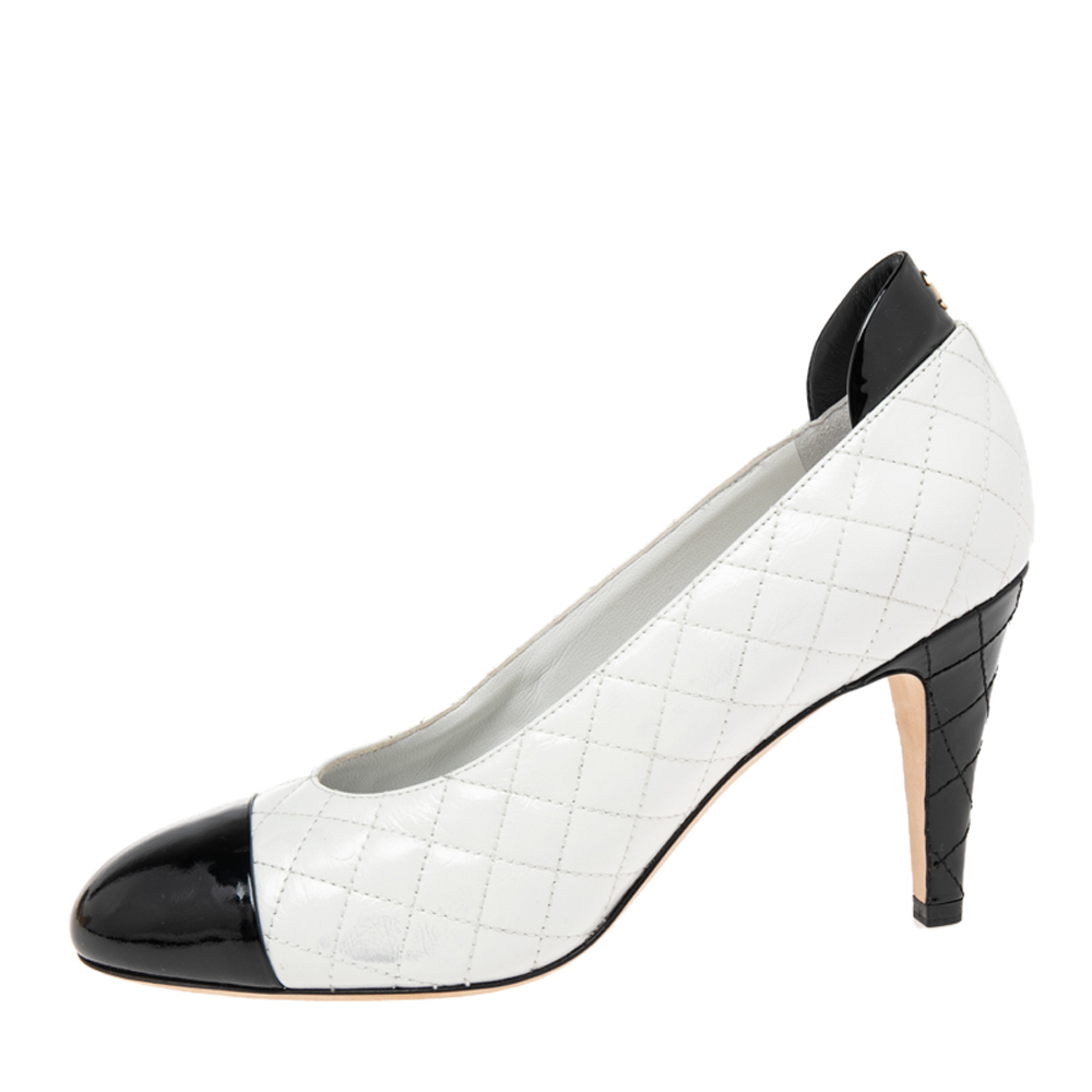 

Chanel White/Black Leather And Patent Cap Toe Pumps Size