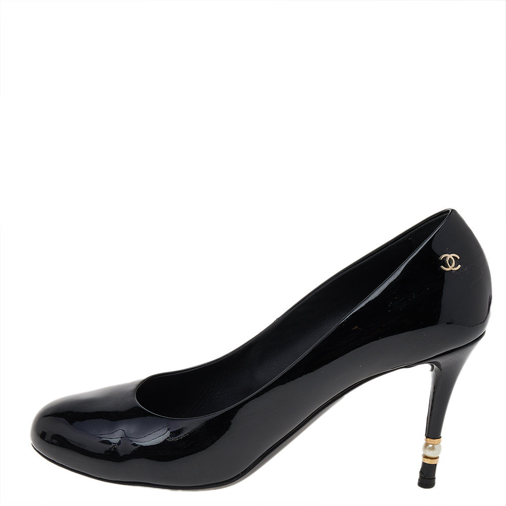 

Chanel Black Patent Leather CC Pearl Embellished Pumps Size