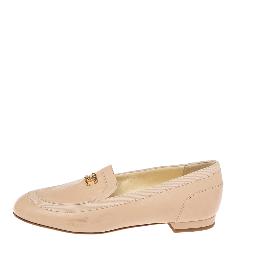 

Chanel Beige Leather CC Loafer Size