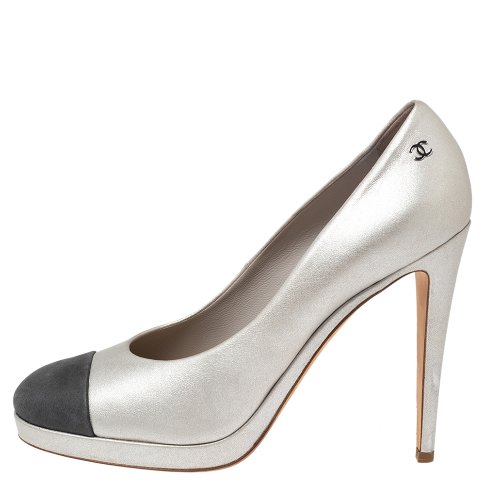 

Chanel Silver Shimmery Leather CC Cap Toe Platform Pumps Size